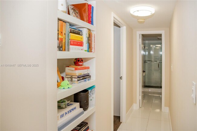 Building Photo - 3375 N Country Club Dr