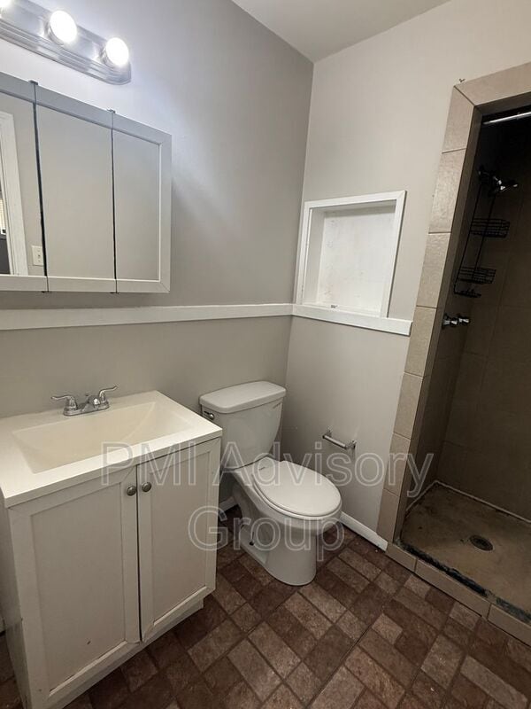 Building Photo - 3105 SE Adams St