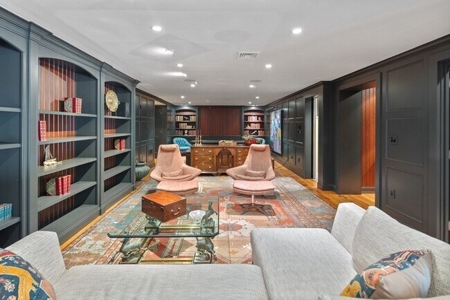 Building Photo - 100 Summer St