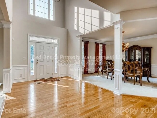 Building Photo - 7939 Heatherstone Dr