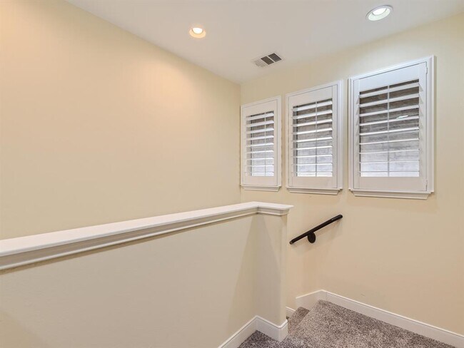 Building Photo - 2210 Onion Creek Pkwy