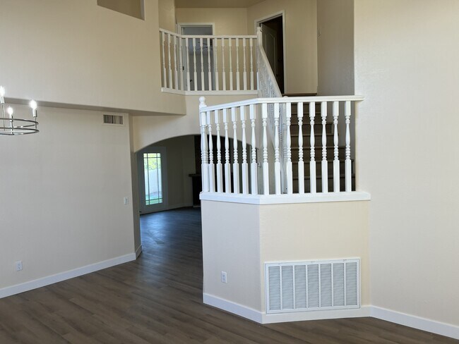 Building Photo - 9130 N Safflower Ln