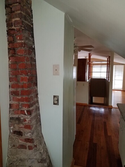 Building Photo - 411 W South St