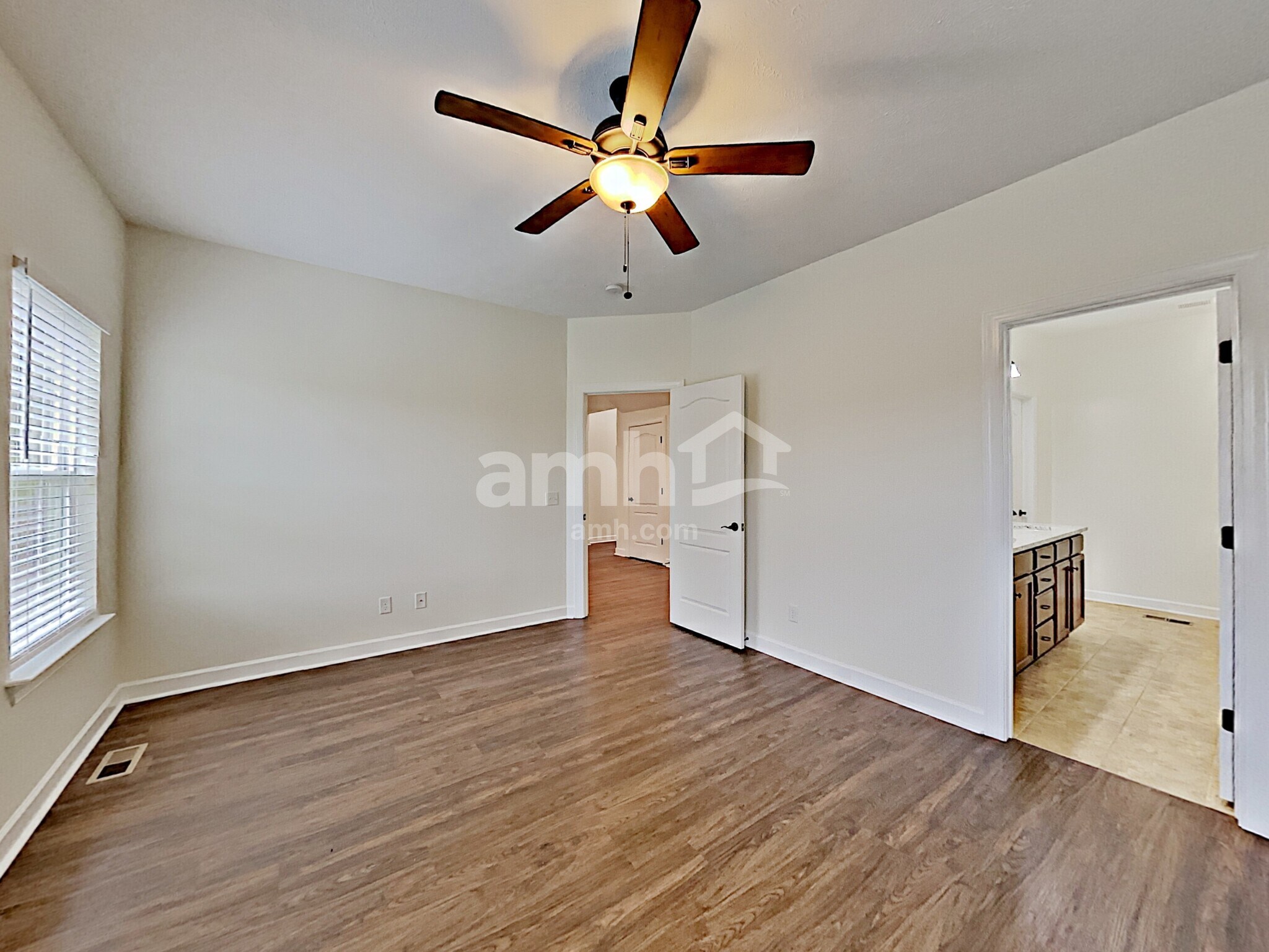 Building Photo - 6457 Sunnywood Dr