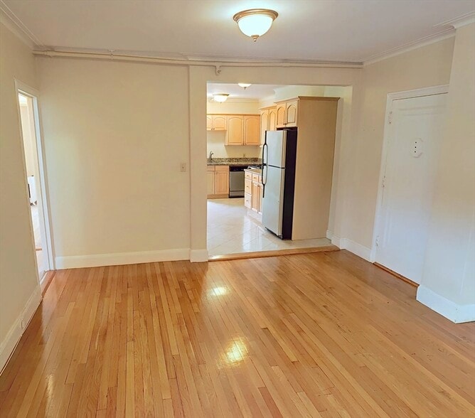 Building Photo - 1370 Beacon St
