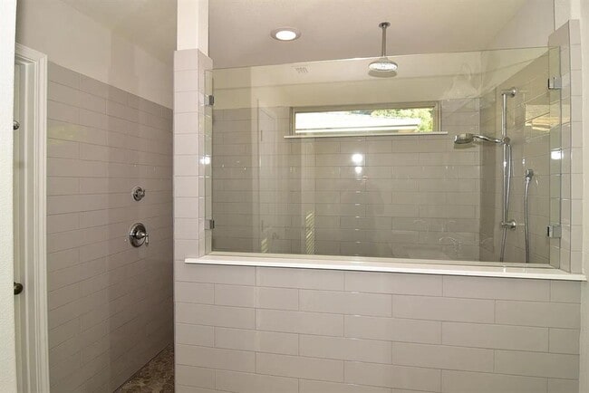 Building Photo - 1050 Kenney Fort Crossing