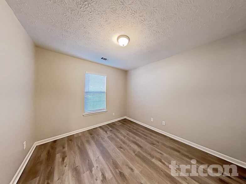 Building Photo - 10635 Pine Forest Ln