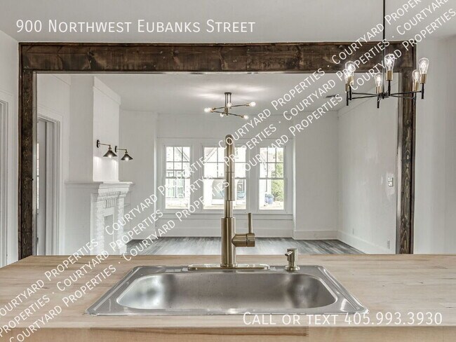 Building Photo - 900 NW Eubanks St