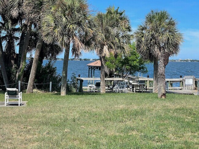 Building Photo - 2095 Pineapple Ave