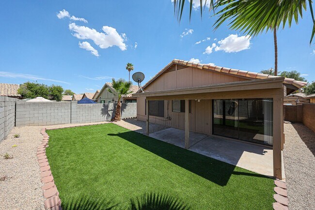 Building Photo - Beautifully renovated 3 bedroom 2 bathroom...