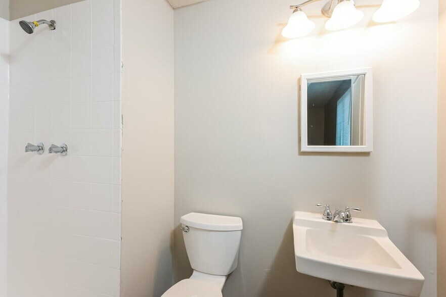 Building Photo - 1103 Sandune Dr