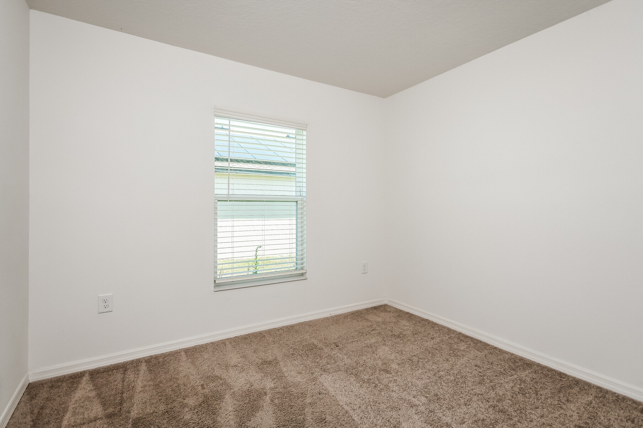 Building Photo - 1635 Swan Lake Cir