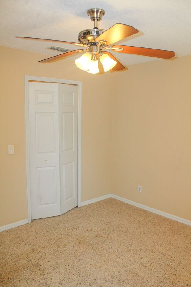 Building Photo - 14252 Confetti Dr