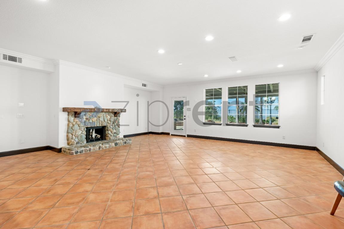 Building Photo - 1485 Clearview Cir