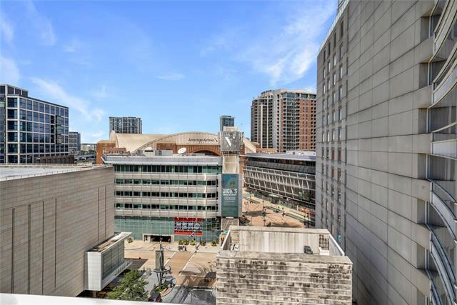 Building Photo - 2408 Victory Park Ln