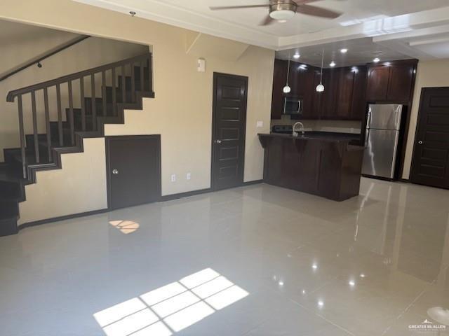 Building Photo - 22 W Daffodil Ave