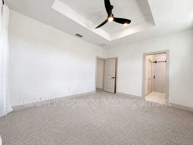 Building Photo - 724 Ellwood Ave