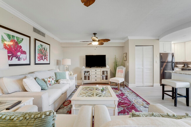 Building Photo - 275 Palm Ave