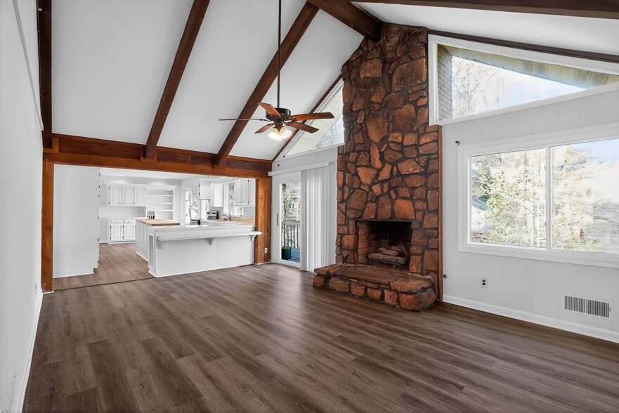 Building Photo - 194 Millbrook Farm Rd