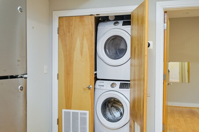 Building Photo - 5551 Illinois Ave NW