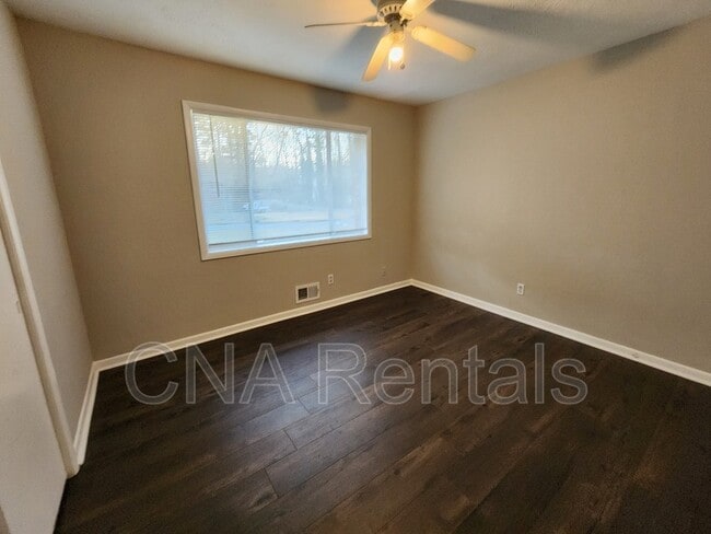 Building Photo - 3146 Vandiver Dr