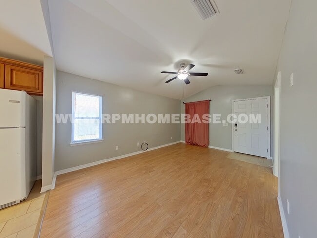 Building Photo - Charming 3-Bedroom Home on a Corner Lot with Spacious Yard – Pet Friendly!