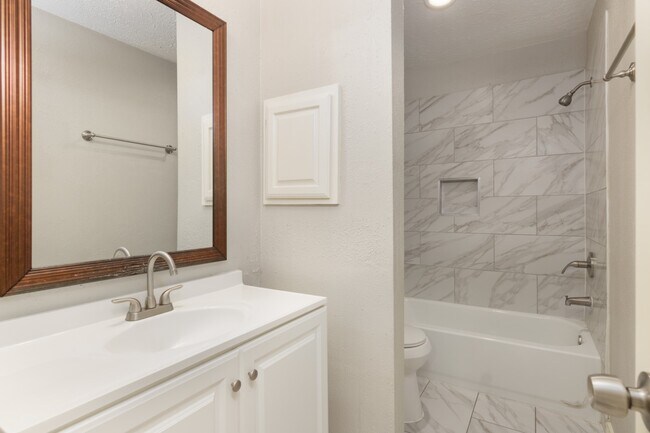 Building Photo - 15535 Evergreen Pl Dr