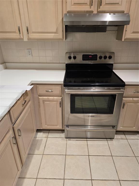 Building Photo - 8701 Village Green Blvd