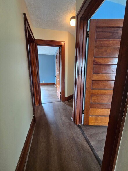 Building Photo - 1335 Highland Ct