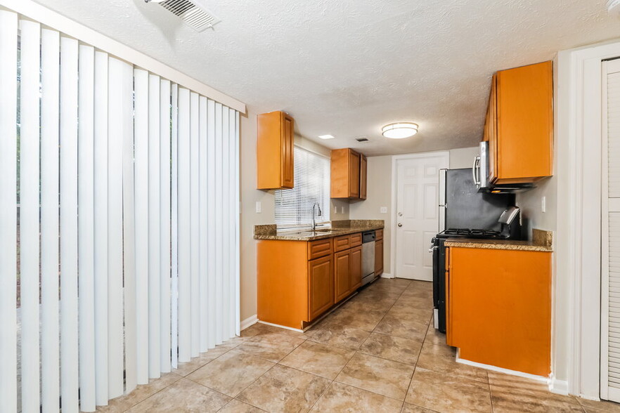 Building Photo - 8754 Edenton Way