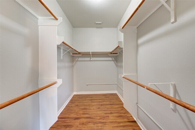 Building Photo - 5527 Gatesprings Ln