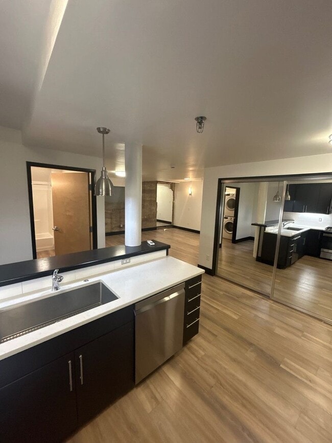 Building Photo - 160 Liberty St NE