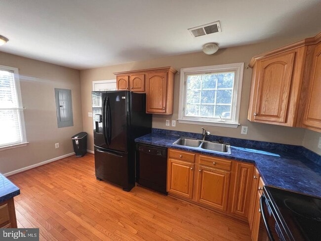 Building Photo - 42802 Higgs Ln