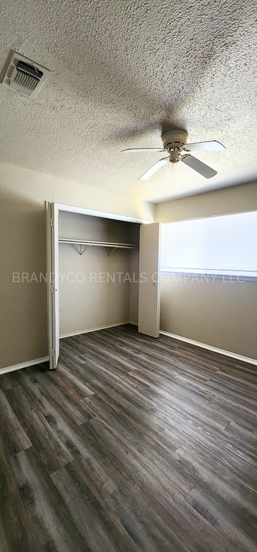 Building Photo - 1208 Circle Tree Loop