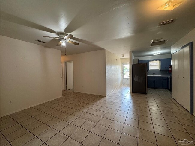Building Photo - 404 S 20th Ave