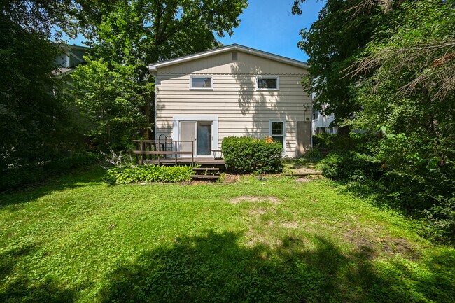 Building Photo - 673 N Park Blvd
