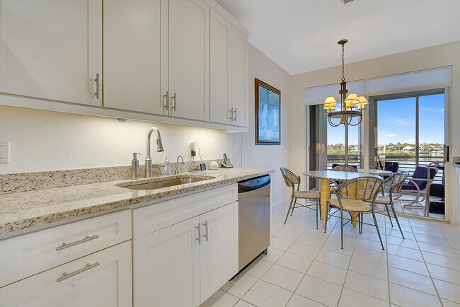 Building Photo - 2703 Captains Way