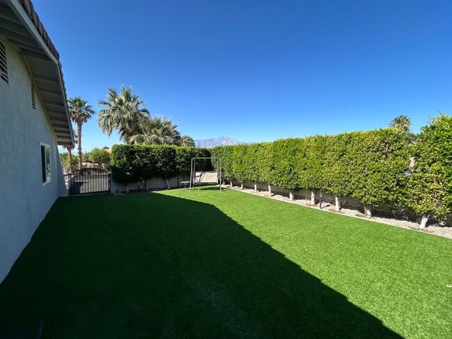 Building Photo - 64610 Pinehurst Cir