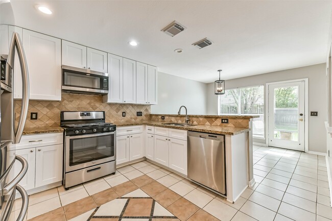 Building Photo - 2107 Bennigan St