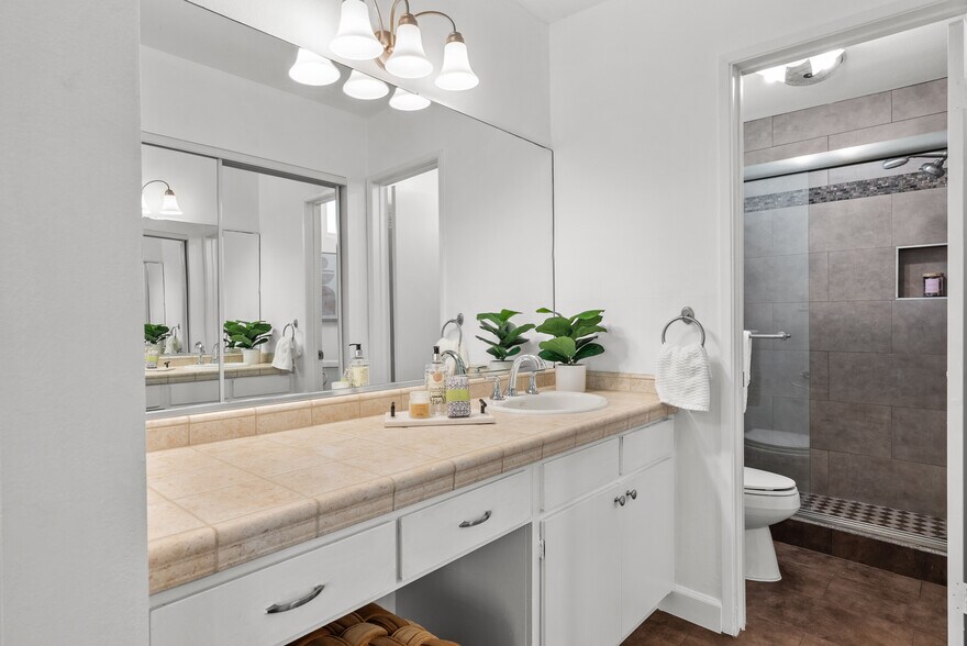 Building Photo - 1885 Veteran Ave