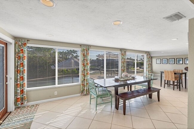 Building Photo - 1155 Bogey Ln