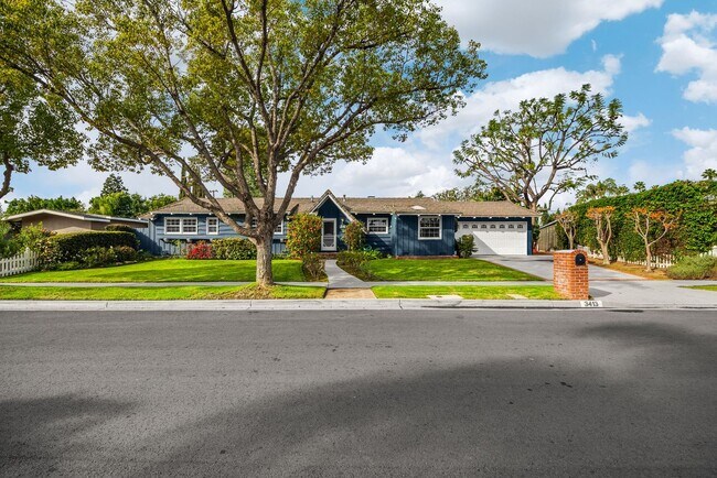 Building Photo - Desirable Fullerton Home 4 Bed 2 Bath w/ Pool & Jacuzzi