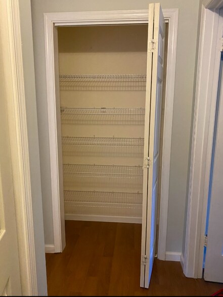 Building Photo - 5017 Gatehouse Way