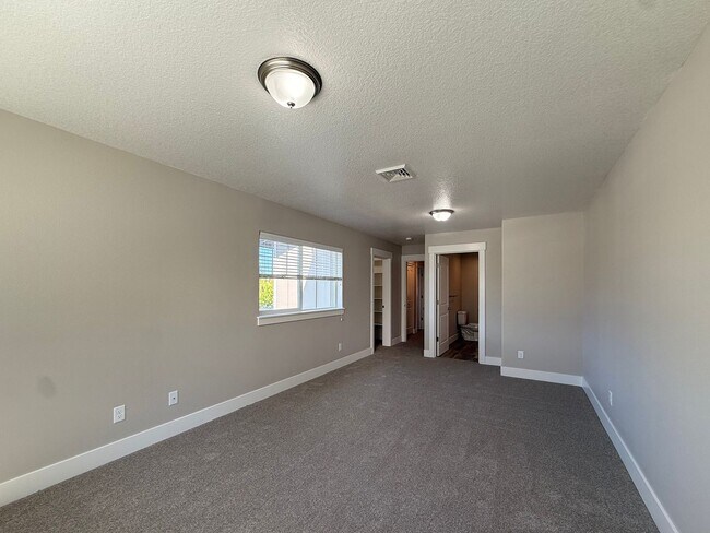 Building Photo - BIGFIR1069-1071