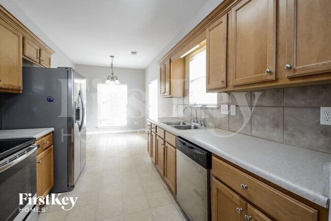 Building Photo - 4872 Longmeadow Dr