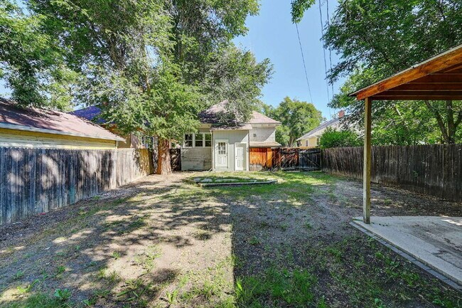 Building Photo - $1,750.00 - 2 Bedrooms, 1 Bathroom, Single...