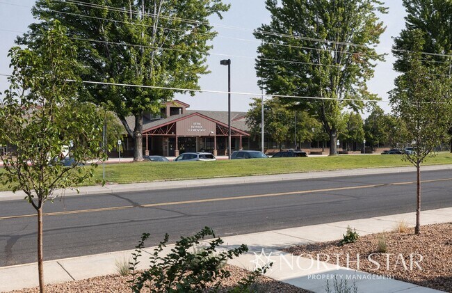 Building Photo - New, Bright & Spacious 3 bed/2.5 bath w/ Garage