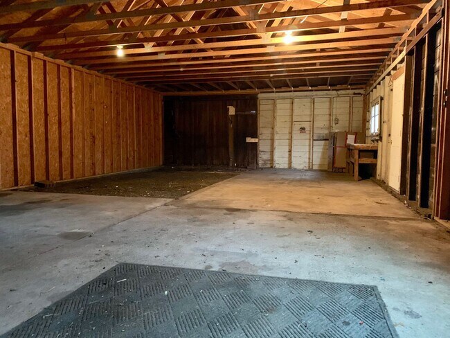 Building Photo - Three Bedroom Home in Northeast Grand Rapids