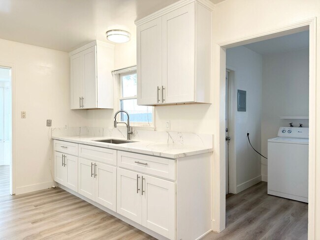 Building Photo - Coastal Charm Full of Upgrades!