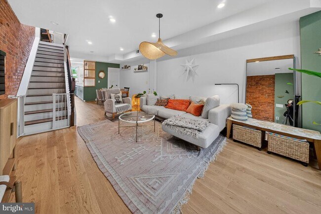 Building Photo - 1510 1st St NW